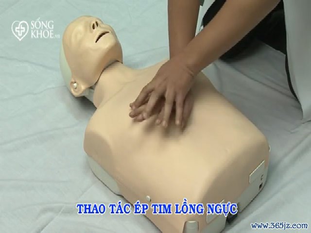 Hướng dẫn thao tác ép tim lồng ngực