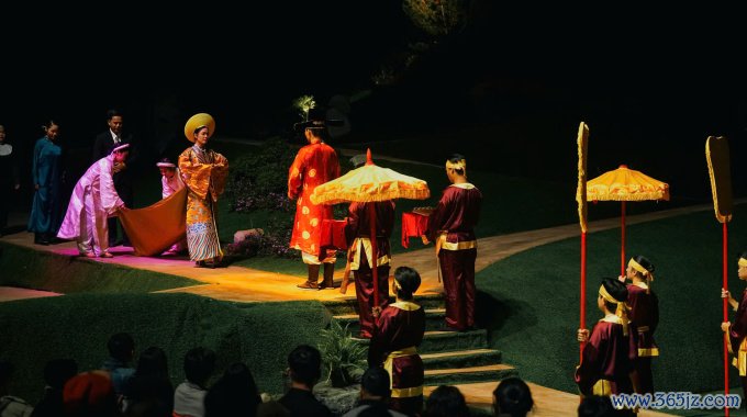 Một phân cảnh trong show diễn. Ảnh:Huy Võ